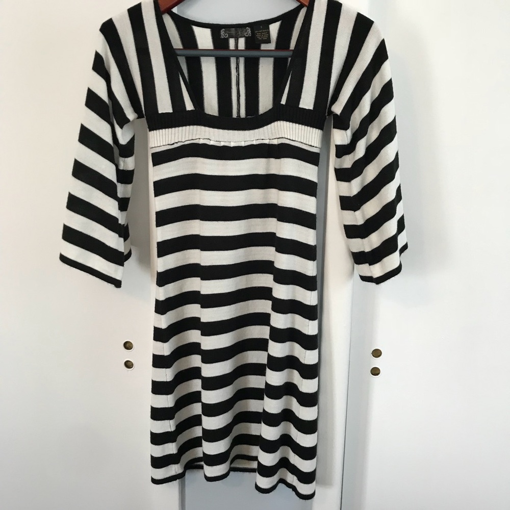 Black and White 3/4 sleeved sweater dress